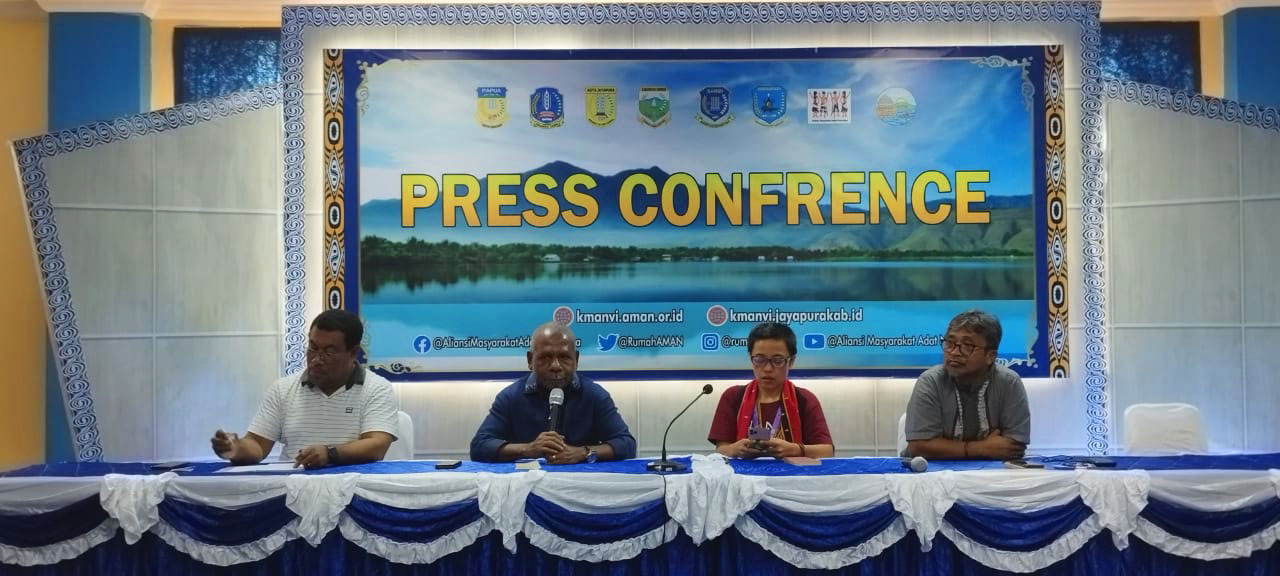 Panitia KMAN VI Nasional dan Pengurus AMAN Nasional, saat melakukan Press Conference, di Media Center KMAN VI, Ahad, 23 Oktober 2022 sore