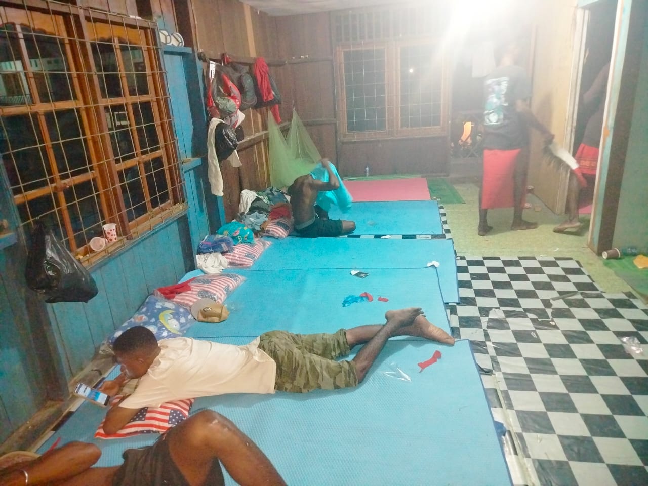 Peserta KMAN VI dari Sorong Raya sedang beristirahat di penginapan yang disediakan panitia. - Dok. Samuel Moifilit