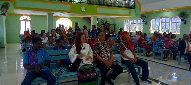 Suasana ibadah peryaaan HUT GKI di Tanah Papua ke-66 bersama peserta KMAN VI dan warga jemaat dari tiga jemaat.